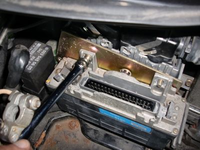 W124 エンジンコンピューター(ECM)修理